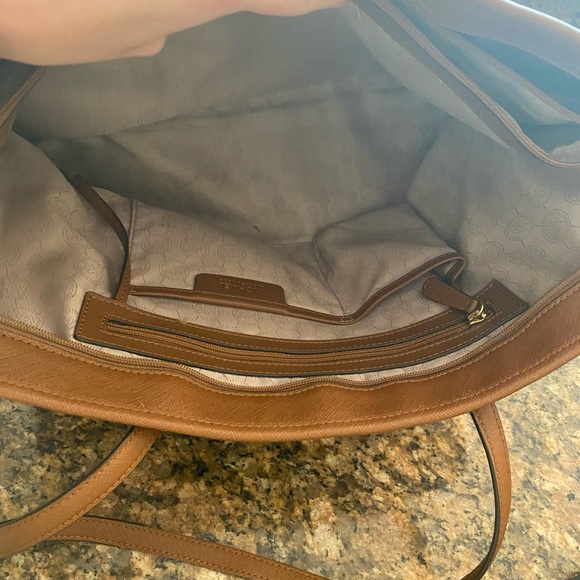 Micheal Kors Camel Shoulder Bag - Picture 4 of 9